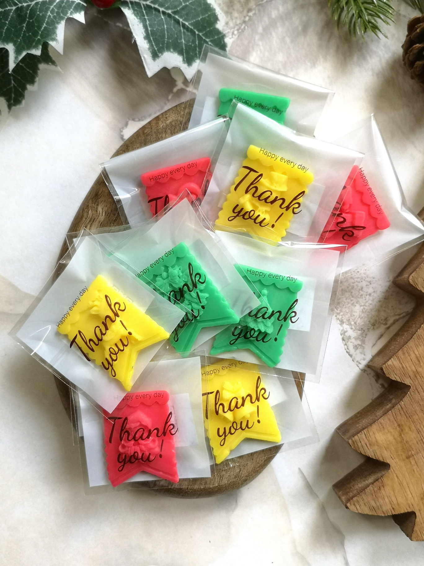 Zestaw 12 szt. mydełek świątecznych kolorowy tani gratis dla firm